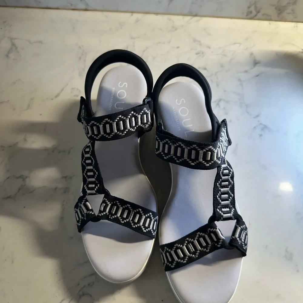 SOUL Naturalizer Black and White Wedge Sandals
